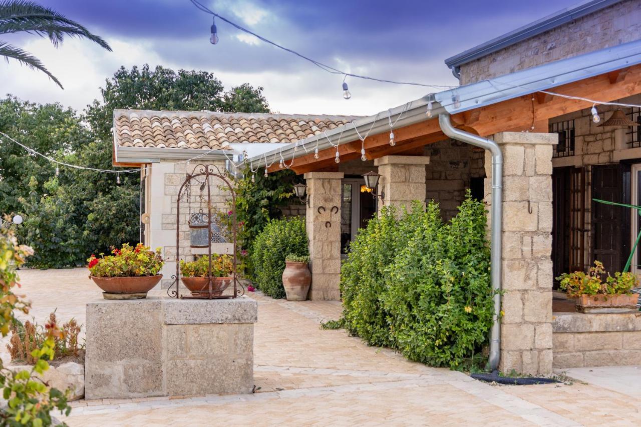 Casale Della Contea Guest House Modica Bagian luar foto