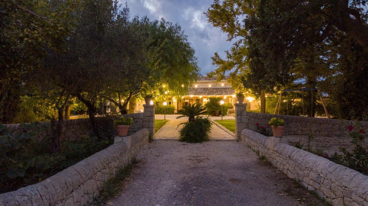 Casale Della Contea Guest House Modica Bagian luar foto
