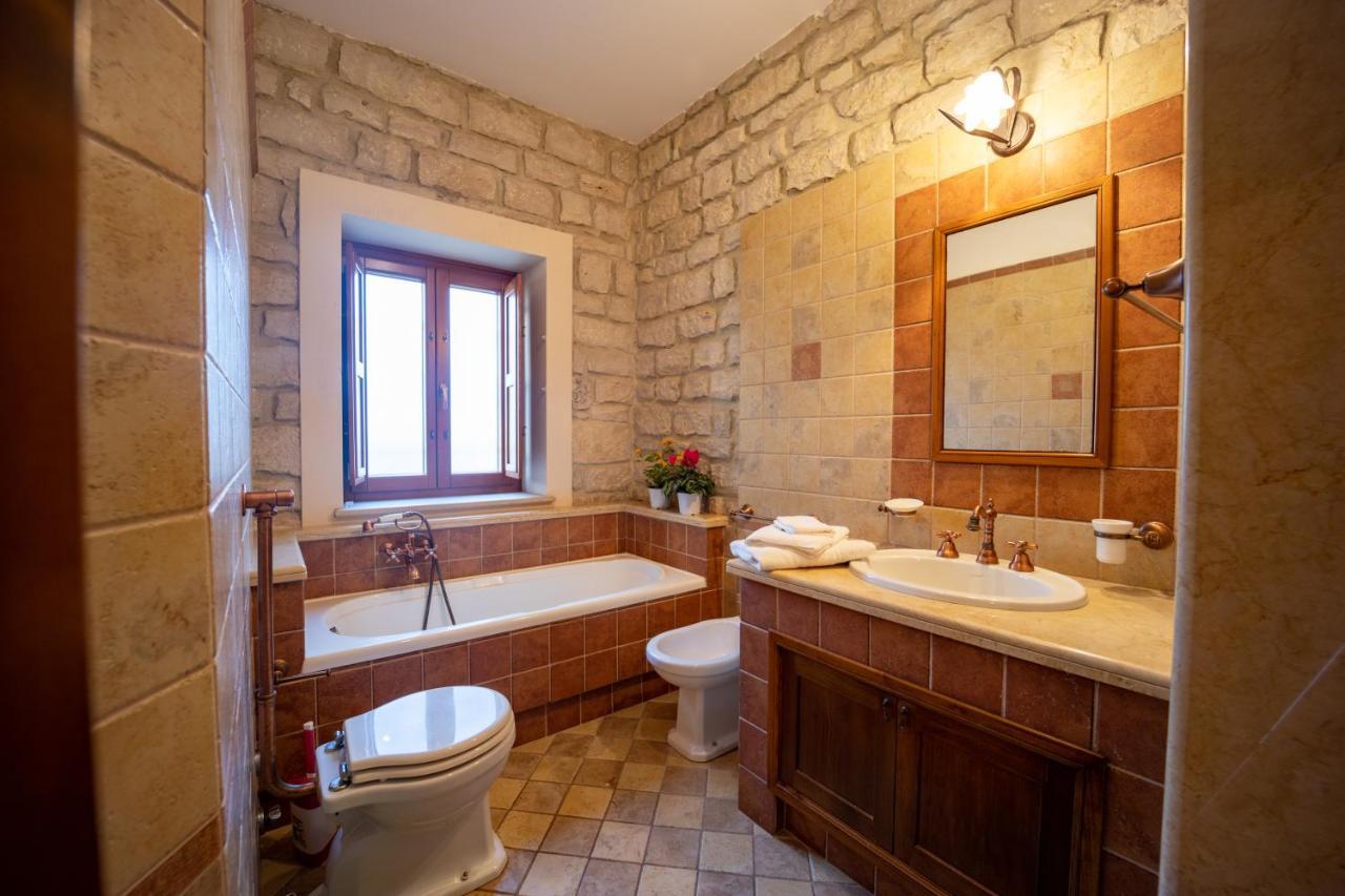 Casale Della Contea Guest House Modica Bagian luar foto