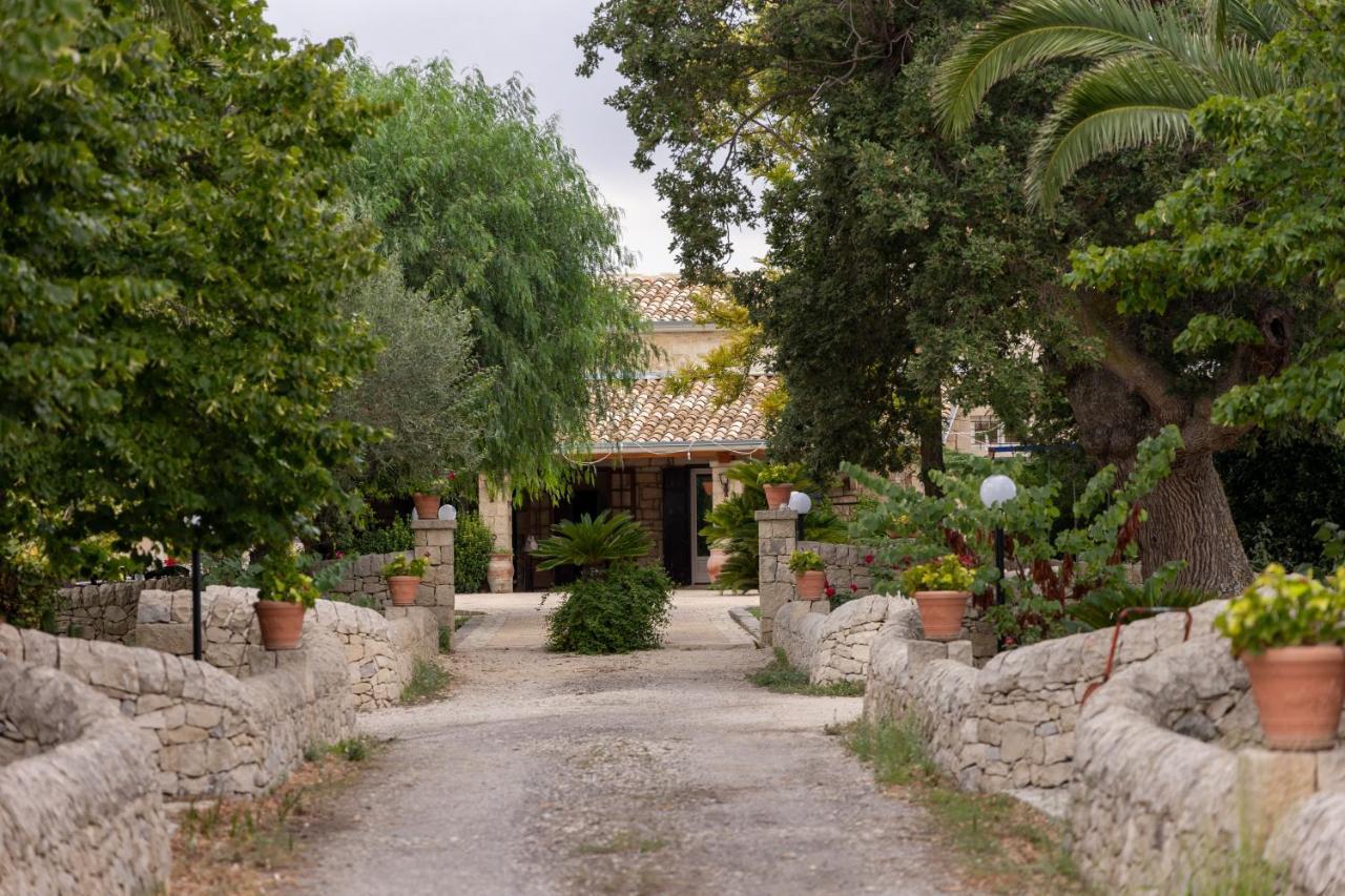 Casale Della Contea Guest House Modica Bagian luar foto