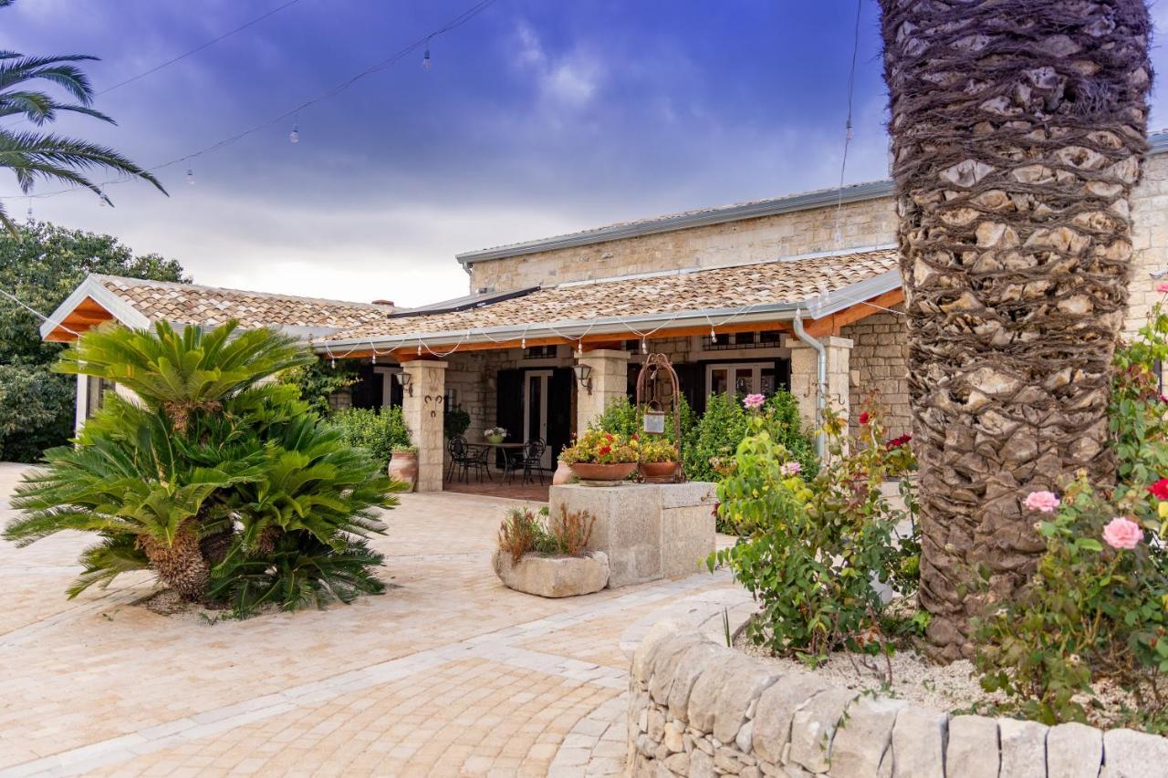 Casale Della Contea Guest House Modica Bagian luar foto