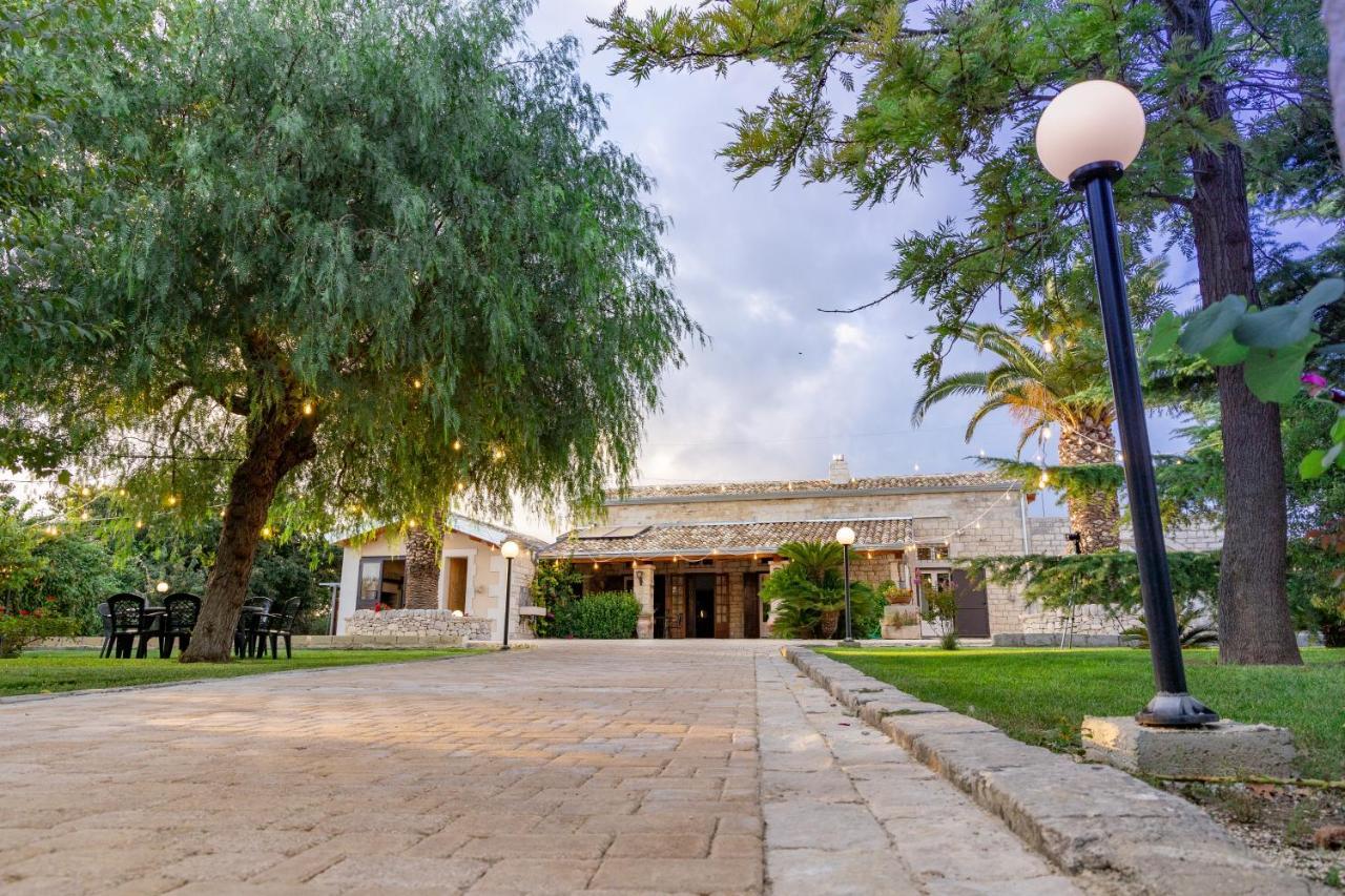 Casale Della Contea Guest House Modica Bagian luar foto