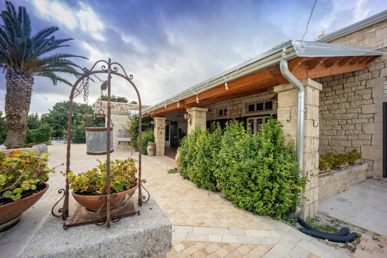 Casale Della Contea Guest House Modica Bagian luar foto