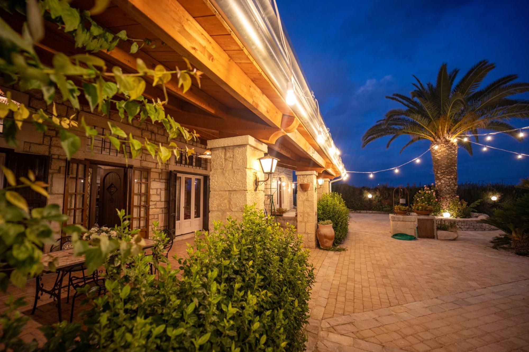 Casale Della Contea Guest House Modica Bagian luar foto