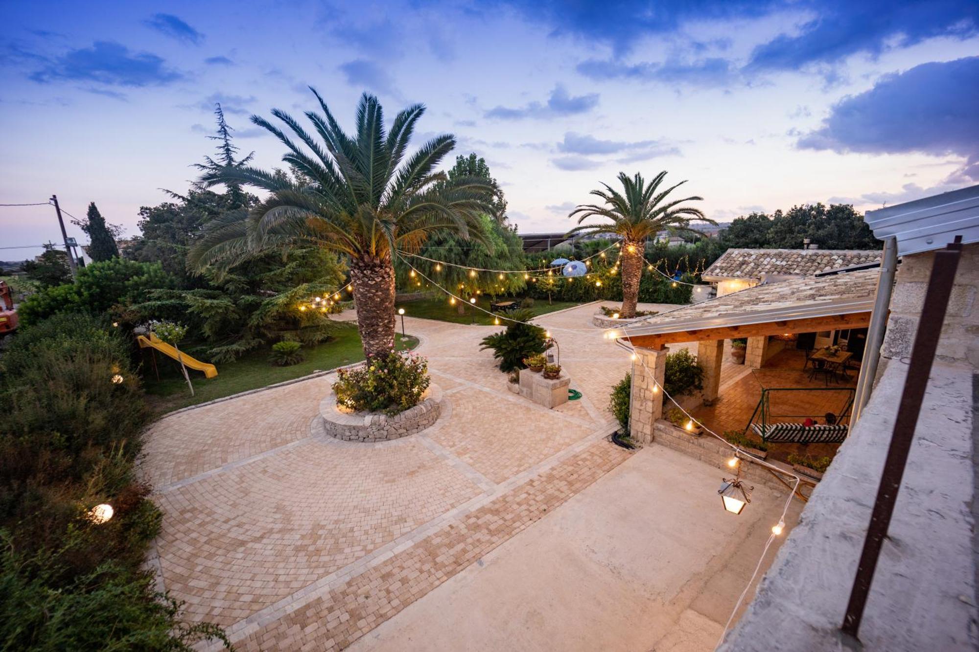 Casale Della Contea Guest House Modica Bagian luar foto